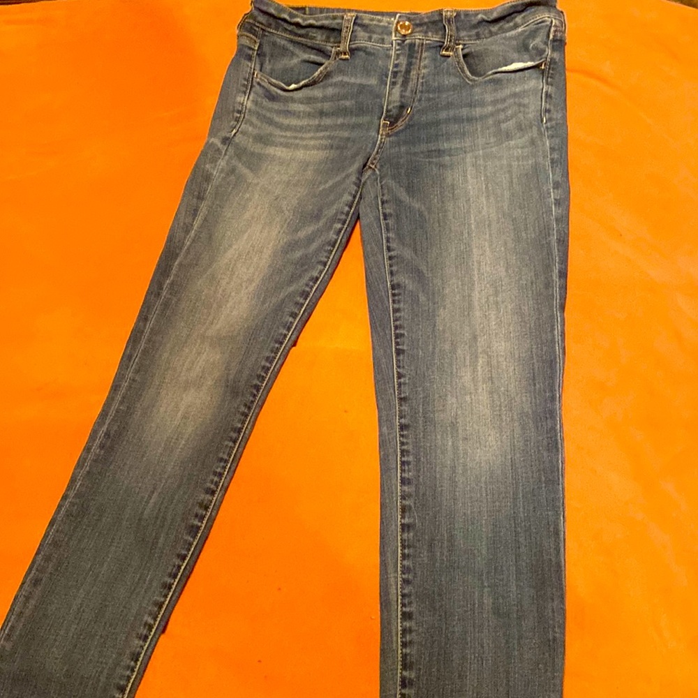 Like new size 6 American Eagle jeggings